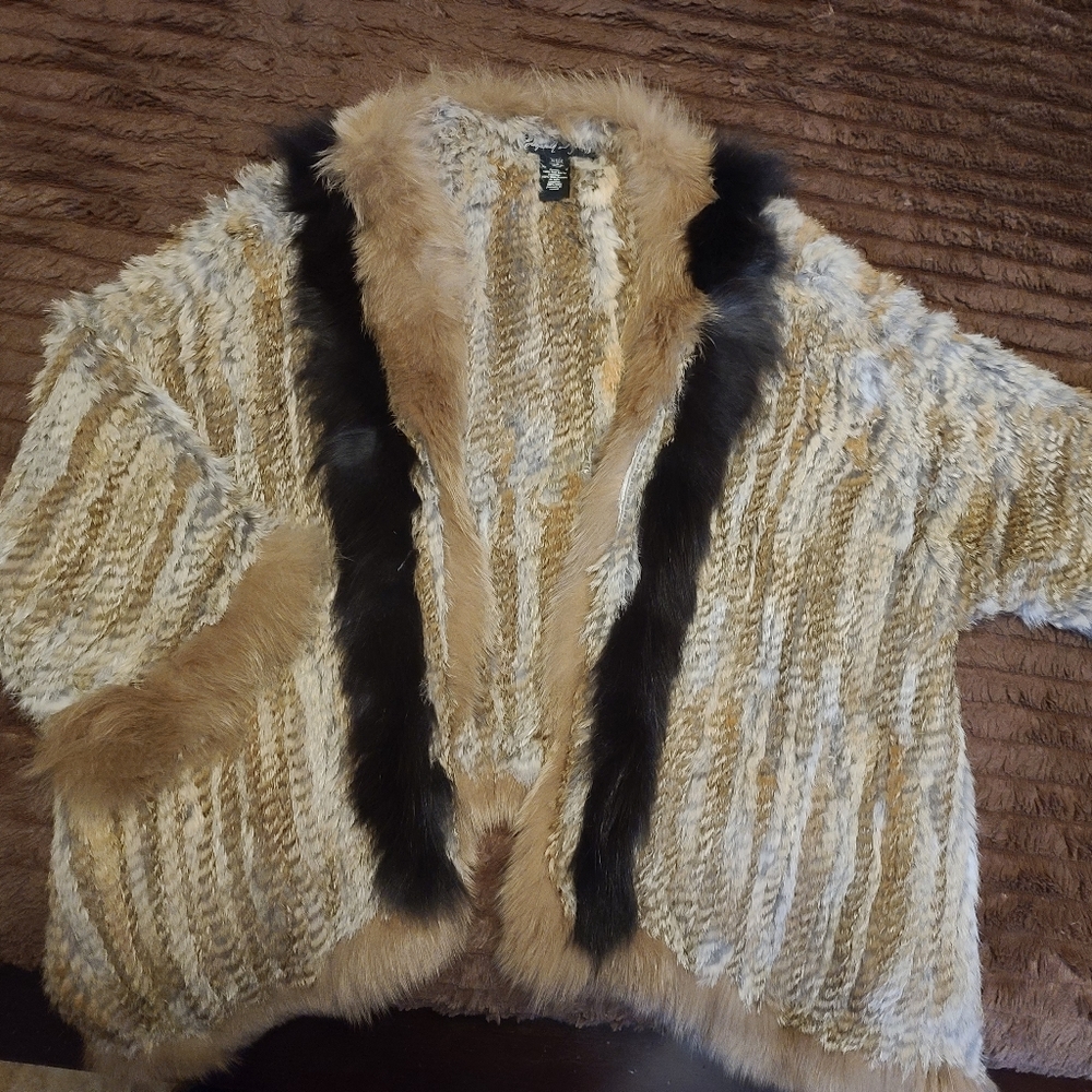 Elizabeth and James knit Rabbit. - Picture 5 of 7